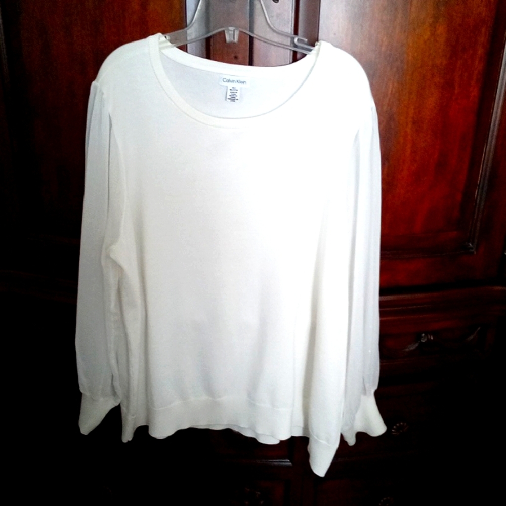 Calvin Klein Women's Lightweight Rounded Neckline Sweater with Sheer Sleeves 1X